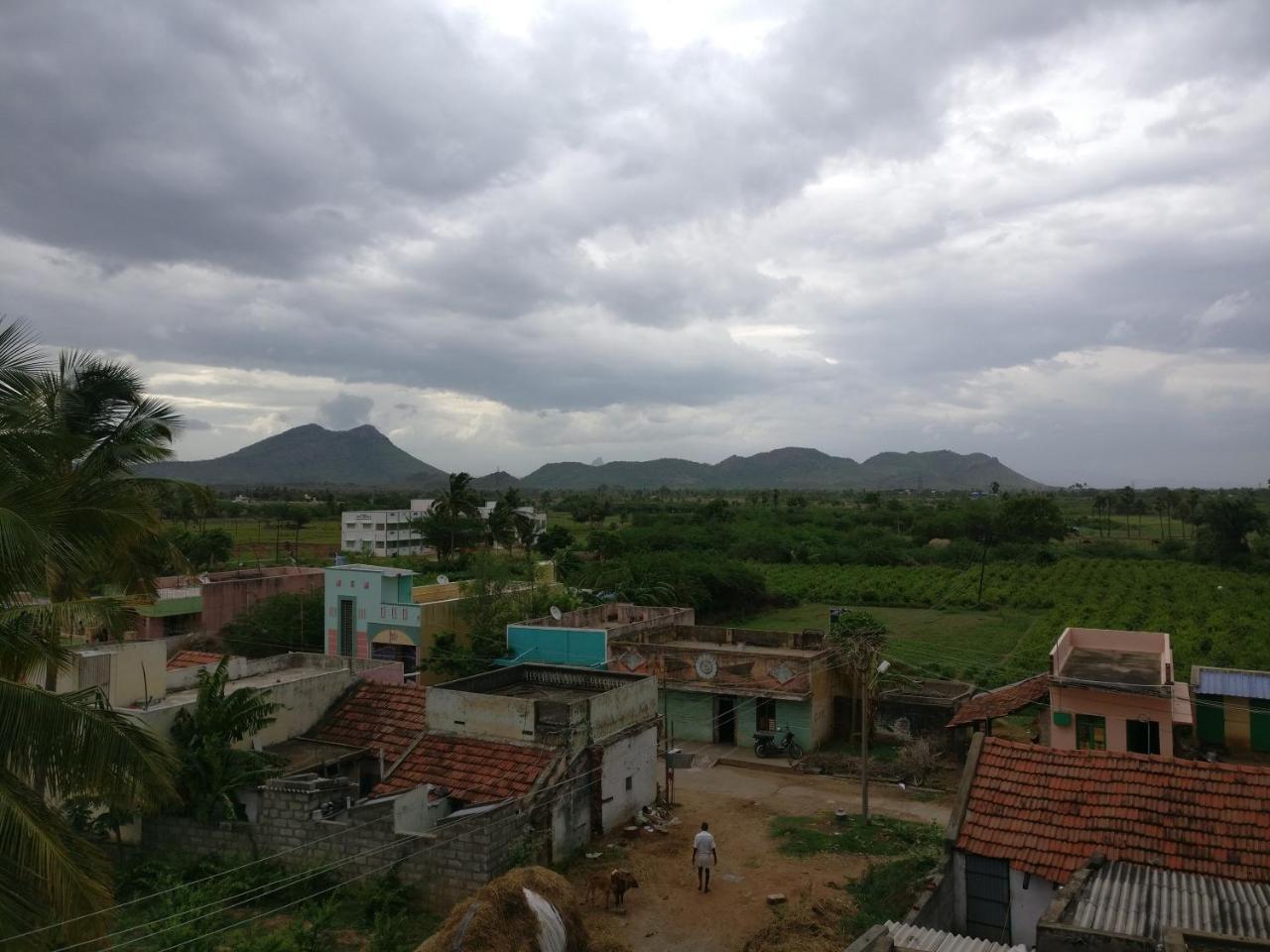 Selvalakshmi Restaurant And Lodge Tiruvannāmalai Esterno foto