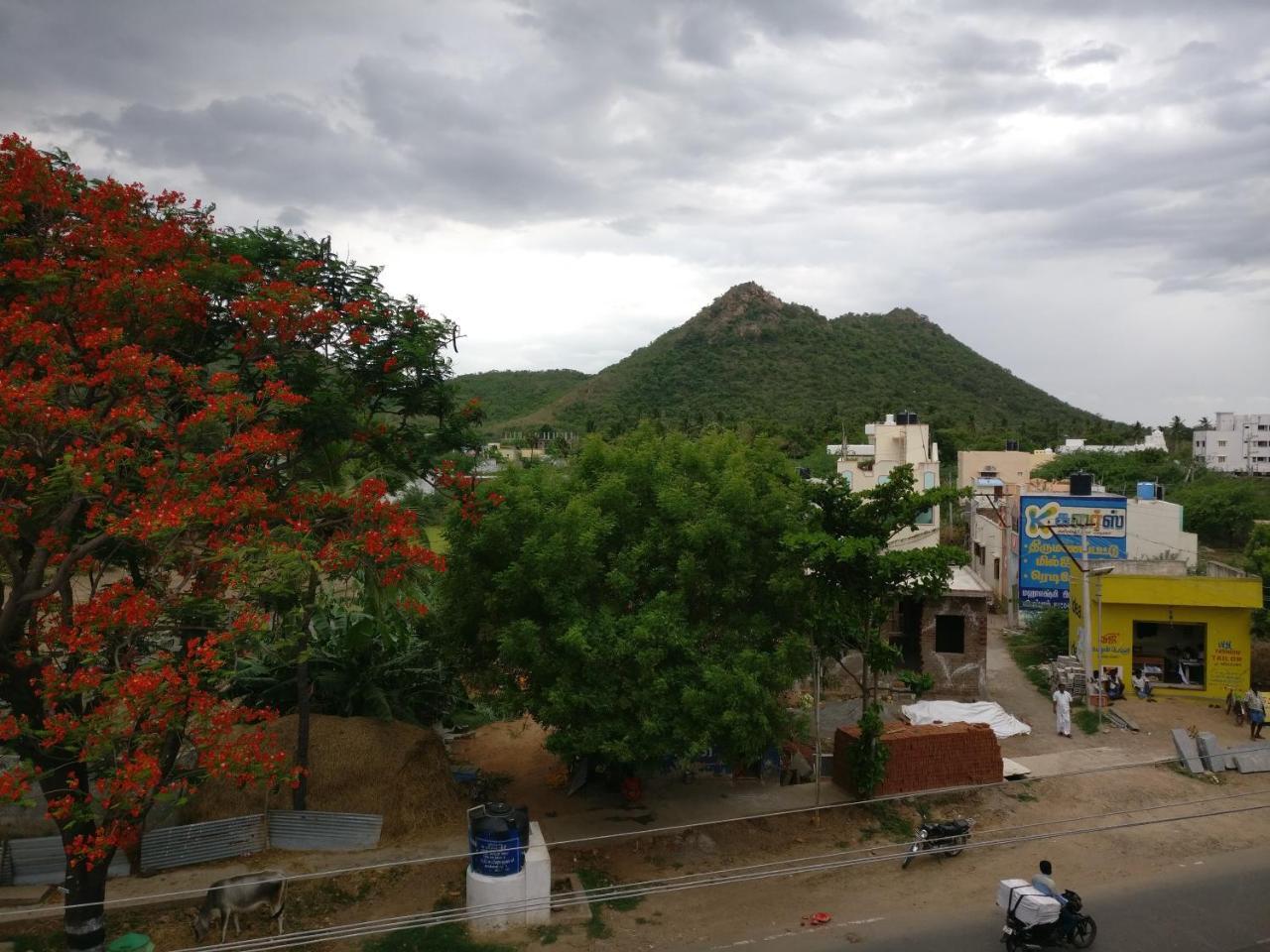 Selvalakshmi Restaurant And Lodge Tiruvannāmalai Esterno foto
