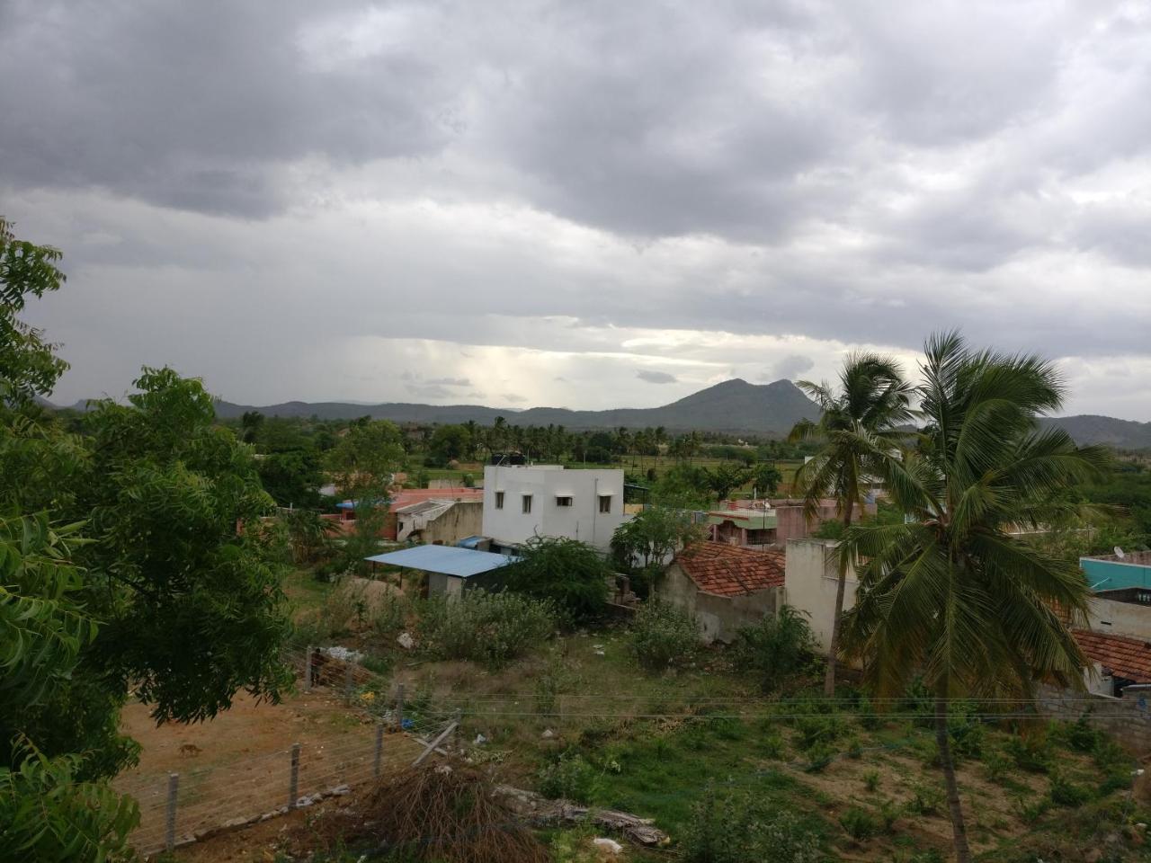 Selvalakshmi Restaurant And Lodge Tiruvannāmalai Esterno foto